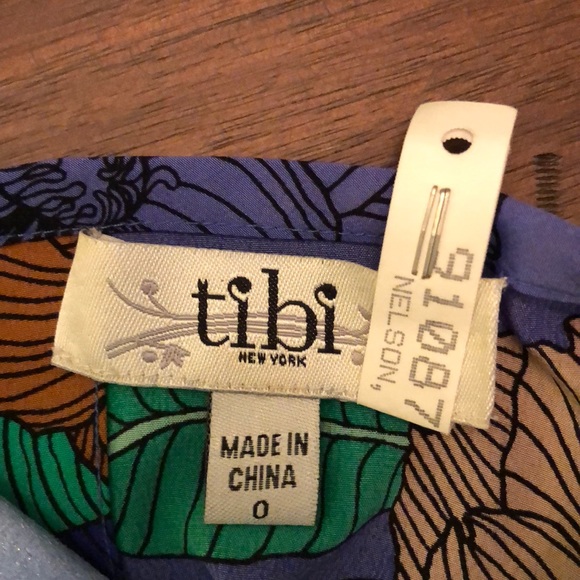 Beautiful Silk Tibi Anthropologie top - Picture 4 of 5
